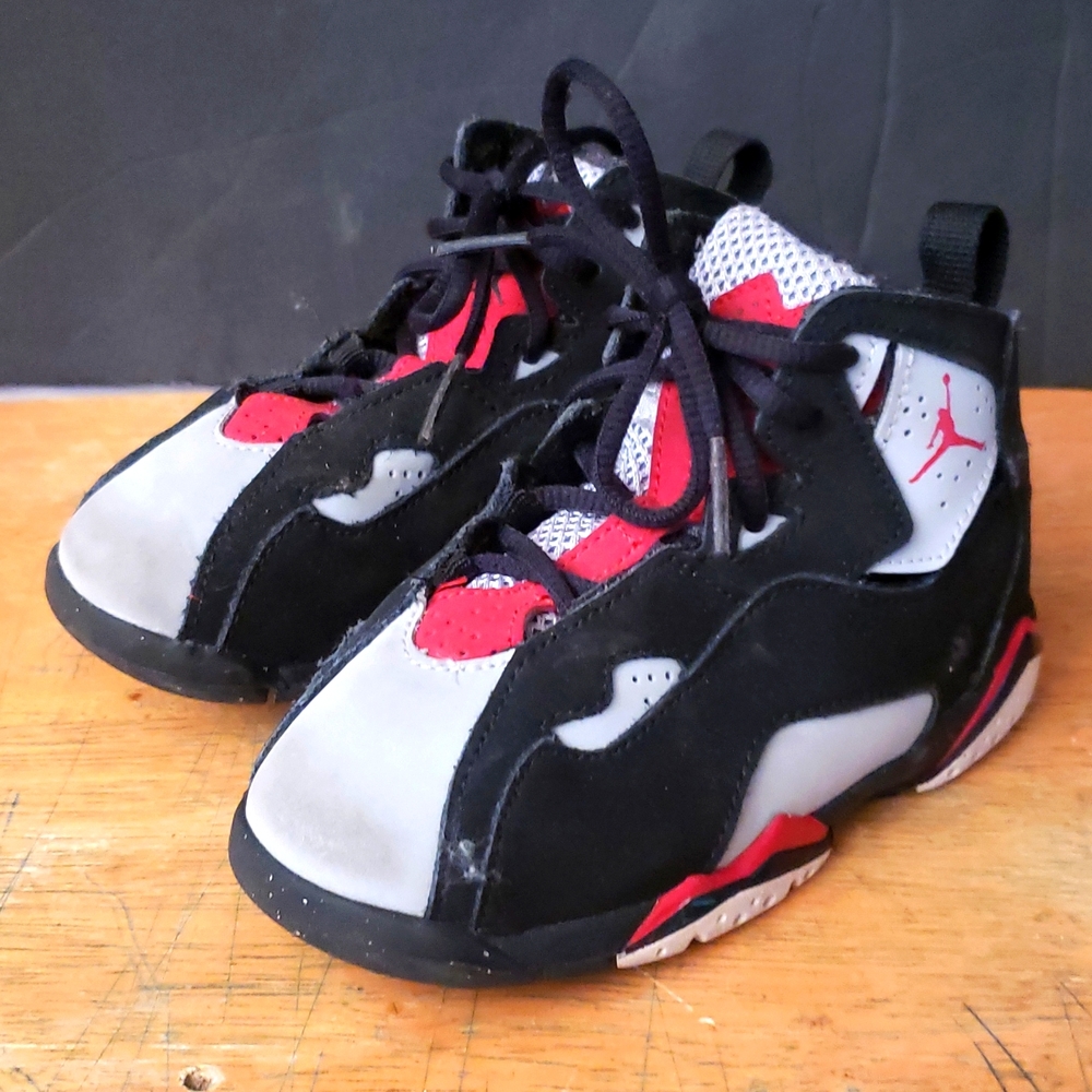 Jordan True Flight Black Varsity Red Wolf Grey (TD) Air Jordan
